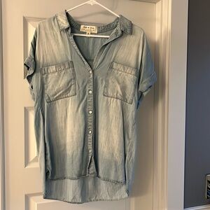 Cloth and Stone short sleeve chambray buttondown blouse